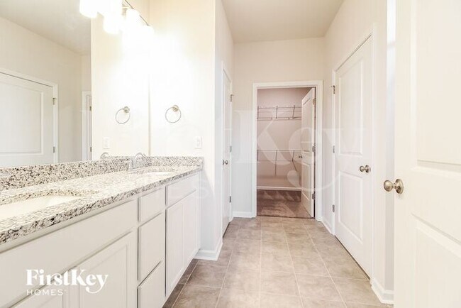 Building Photo - 811 Birchcrest Wy