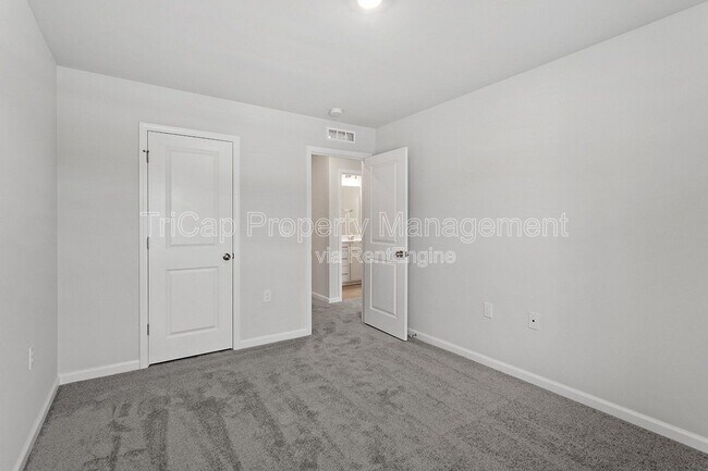 Building Photo - 1636 Singing Bird Trl