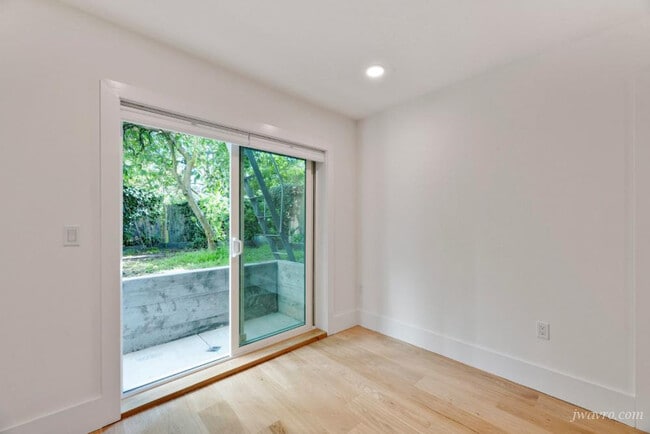 Building Photo - 422 Cole St