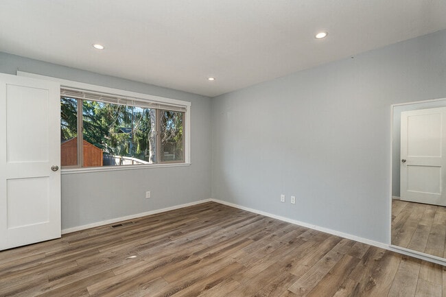 Building Photo - 9215 Evanston Ave N