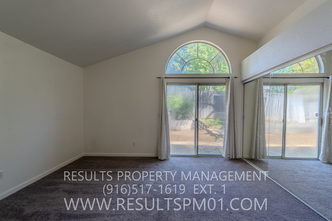 Building Photo - Beautiful Antelope Home - Available Now!