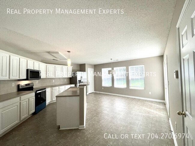 Building Photo - 14034 Pinyon Pine Ln