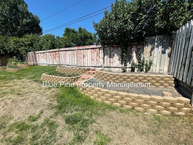 Building Photo - 740 Terrace Dr