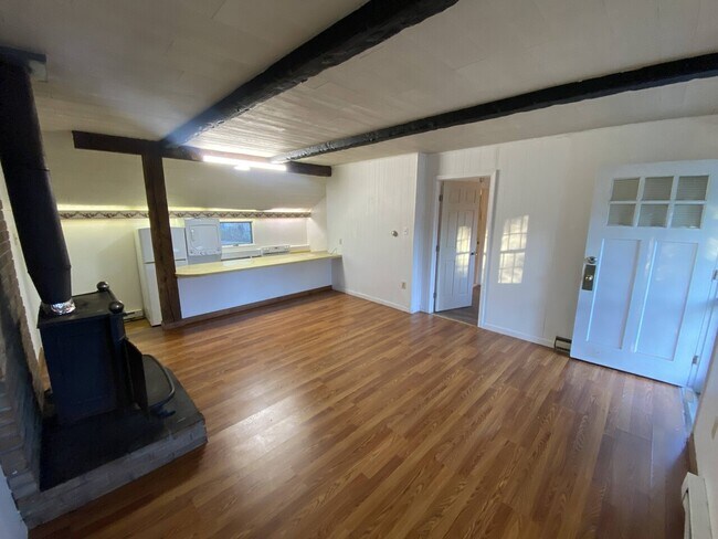 Building Photo - Chestnut Grove Village 11