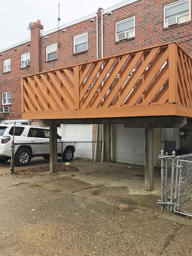 Building Photo - Stunning 3-Bedroom Townhome with One-Car Garage! Available NOW!