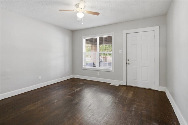 Building Photo - 37-37 S Sherman Dr