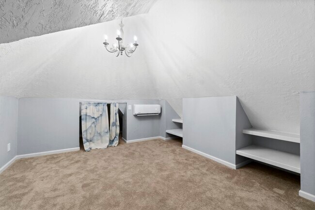 Building Photo - 590 Edgewood Dr