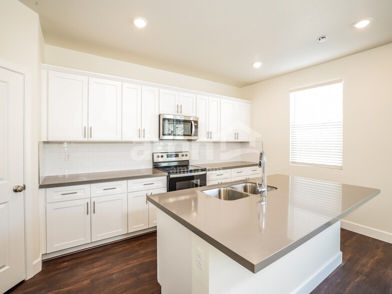 Building Photo - 6501 Enlightenment Dr