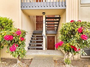 Building Photo - Great 1 Bedroom Condo in Federal Way! Beautiful Kitchen Finishes and Close to Light Rail!