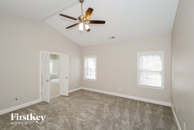 Building Photo - 1402 Holly Ridge Dr