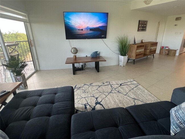 Building Photo - 1998 Overseas Hwy