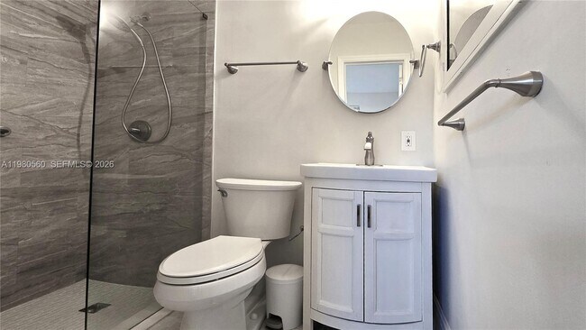 Building Photo - 909 SW 9th Ave