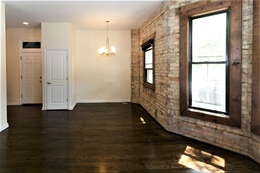 Building Photo - 1758 W Montrose
