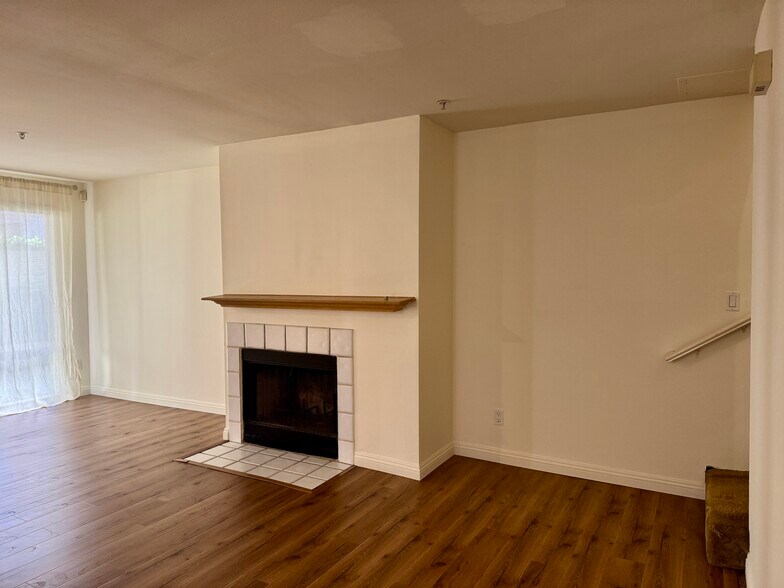 Building Photo - 451 S Oakland Ave