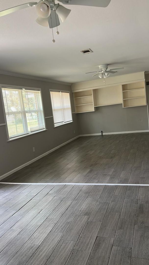 Building Photo - Amazing 4 Bedroom home with large yard!