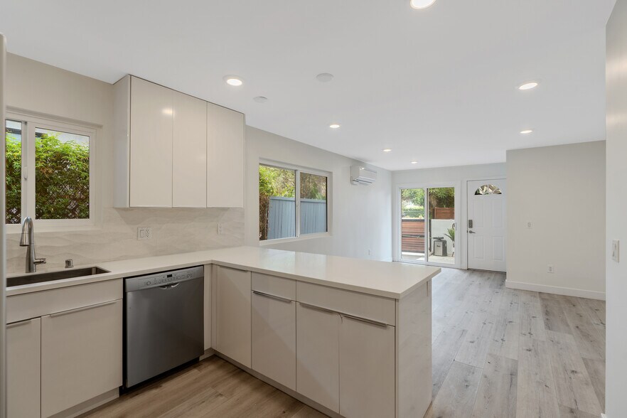 Building Photo - 1025 Pleasantview Ave