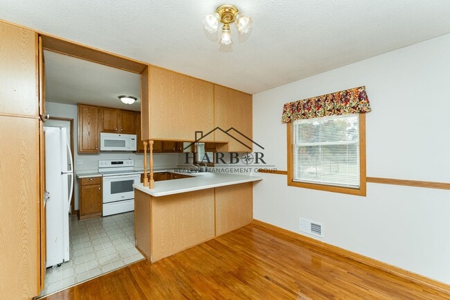 Building Photo - 2920 20th St SE