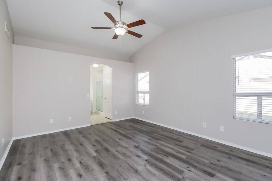 Building Photo - 118 W Tumbleweed Ct