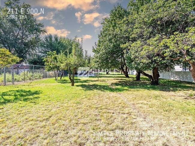 Building Photo - 211 900 N