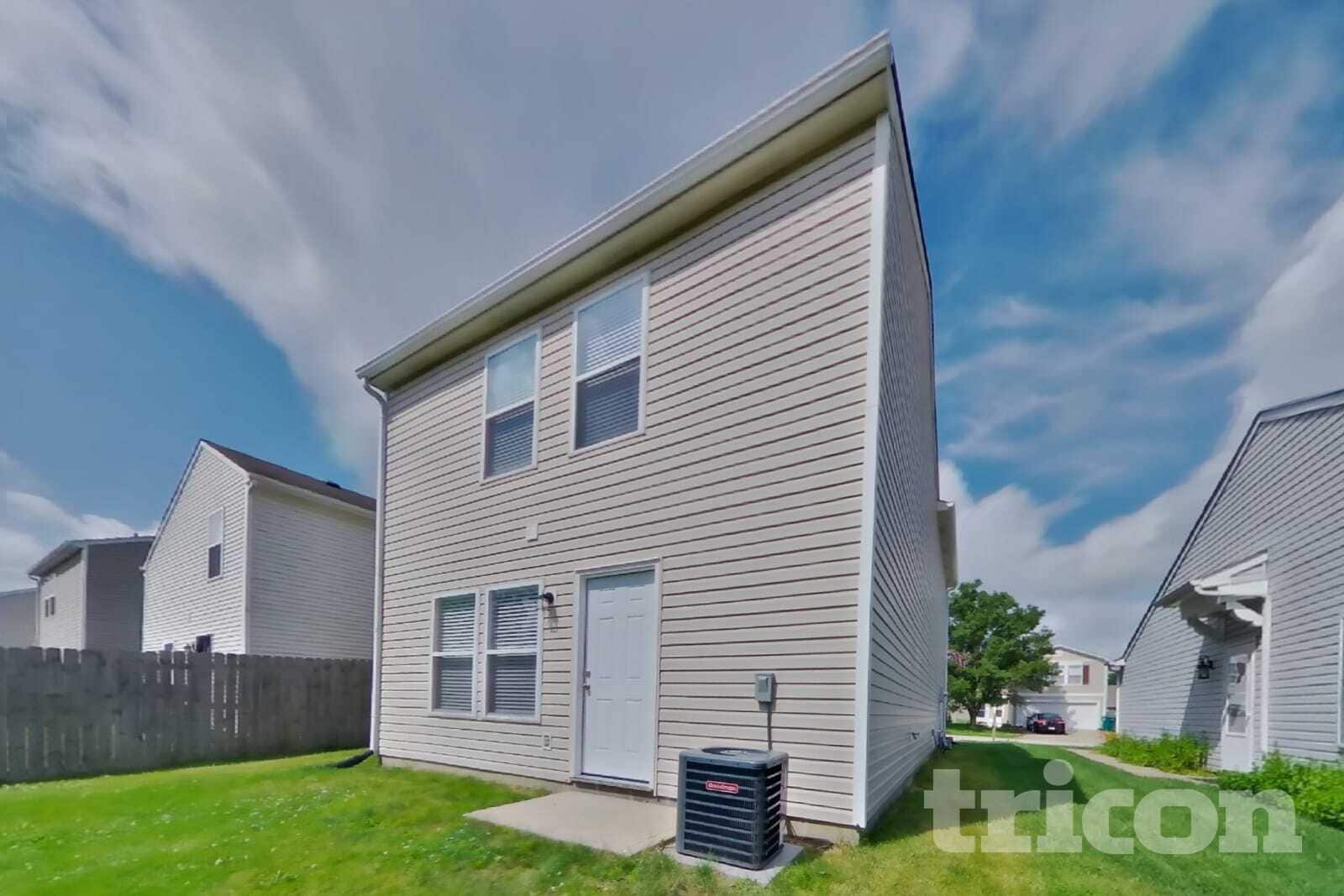 Building Photo - 4525 Connaught Dr E