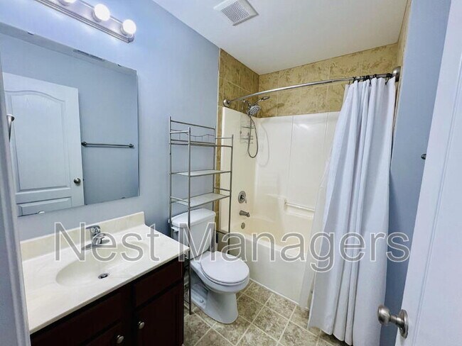 Building Photo - 641 Hogart St