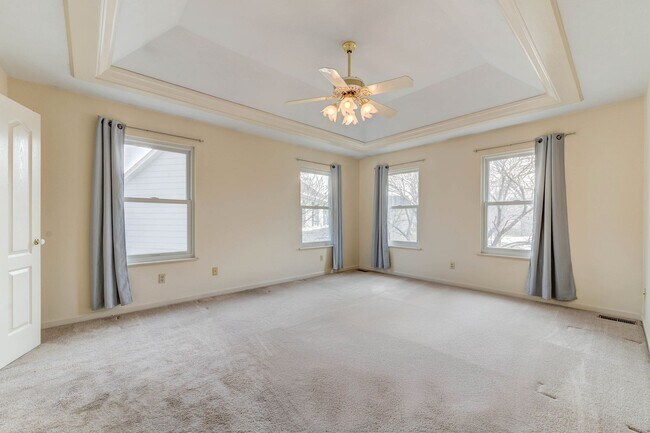 Building Photo - Spacious Parkway South Home with Walk-Out Basement & Large Backyard