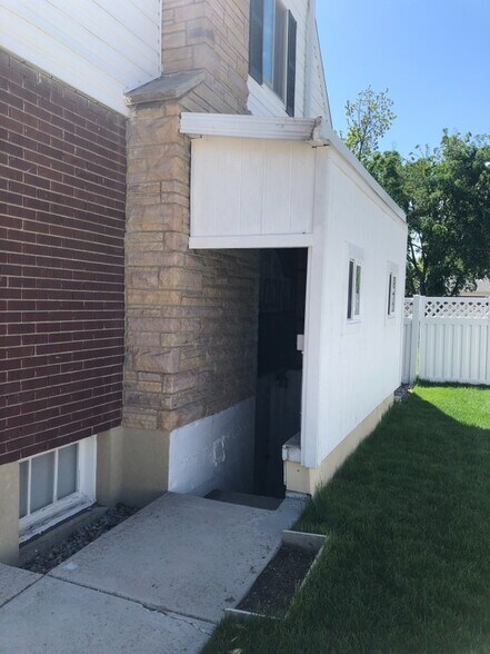 Building Photo - 972 3385 S