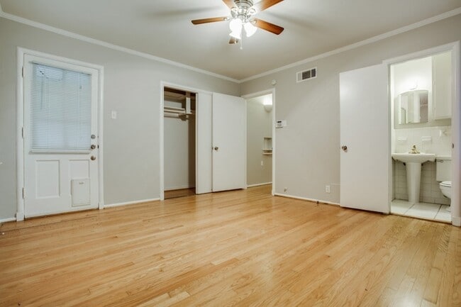 Building Photo - 6514 Winton St