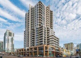 Building Photo - Elegant & Modern 2BD/2BA Condo in Downtown...