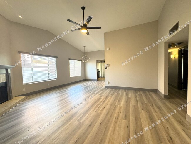 Building Photo - BEAUTIFULLY REMODELED 3 BEDROOM HOME WITH ...