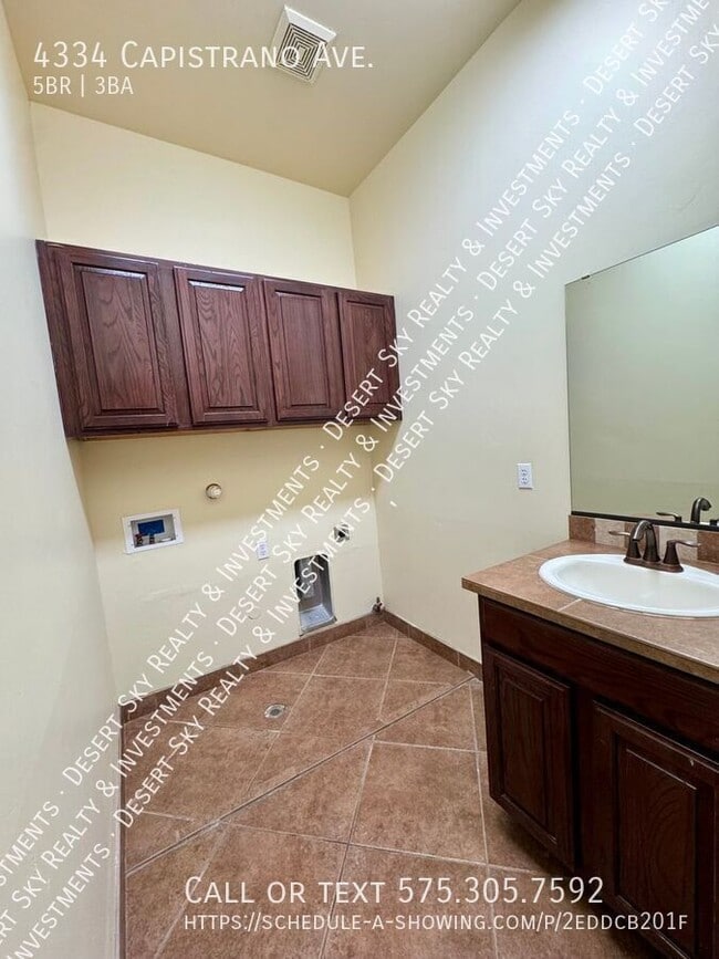 Building Photo - 4334 Capistrano Ave