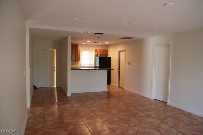 Building Photo - 320 Harry Ave S