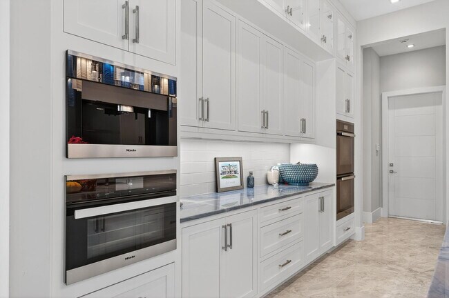 Building Photo - 785 NE 70th St