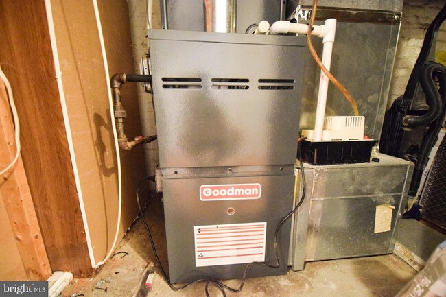 Building Photo - 3606 Hudson St