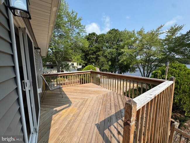 Building Photo - 14 Cardinal Dr