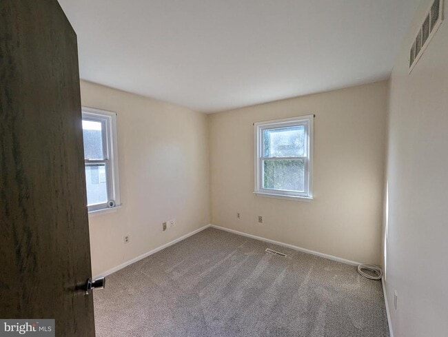 Building Photo - 830 Woodcrest Dr