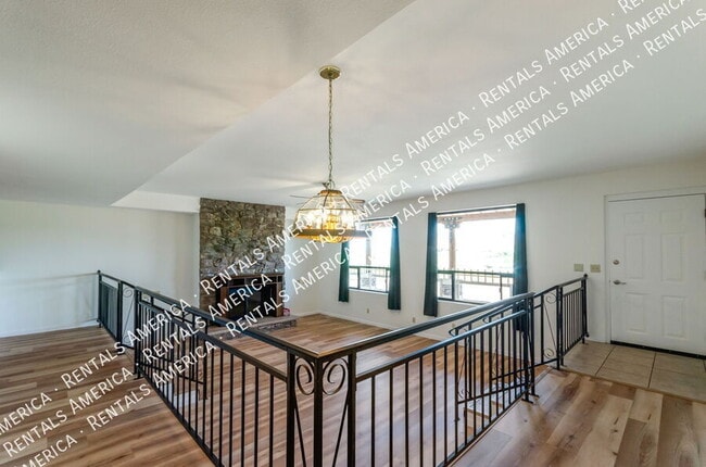 Building Photo - 3951 W Irvington Rd