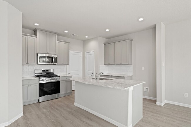 Building Photo - 839 Oakland Dr