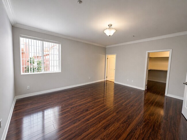 Building Photo - 1130 E Colorado St