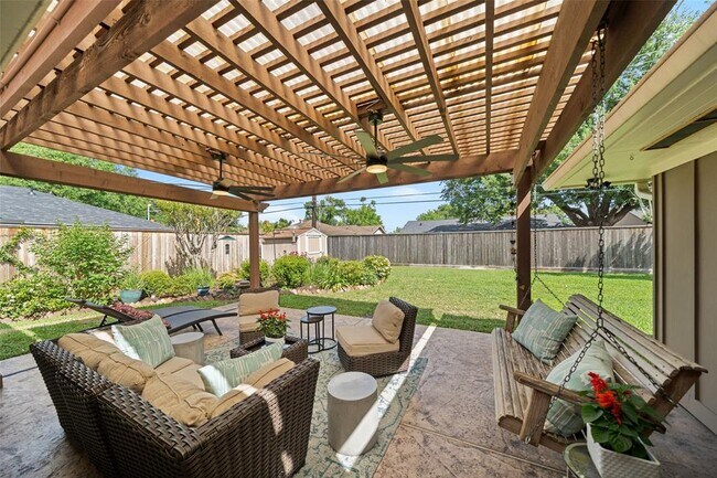 Building Photo - 2523 Droxford Dr