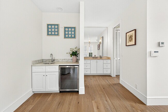 Building Photo - 1128 Crystal Dr