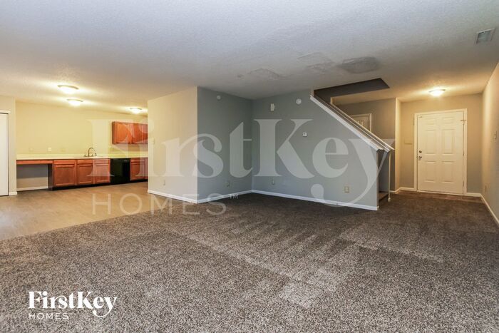 Building Photo - 1911 Dutch Elm Dr