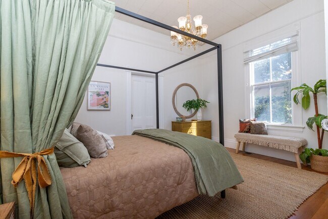 Building Photo - 703 Manzanita Ave