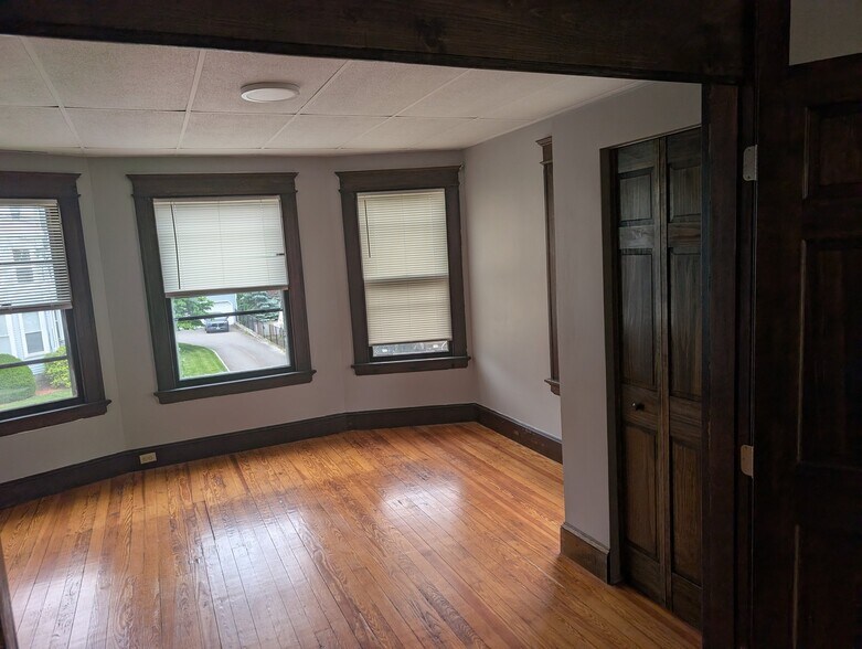 Building Photo - 168 Minerva St