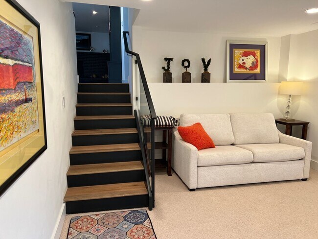 Building Photo - Modern 2 BDR Retreat: Serene Backyard