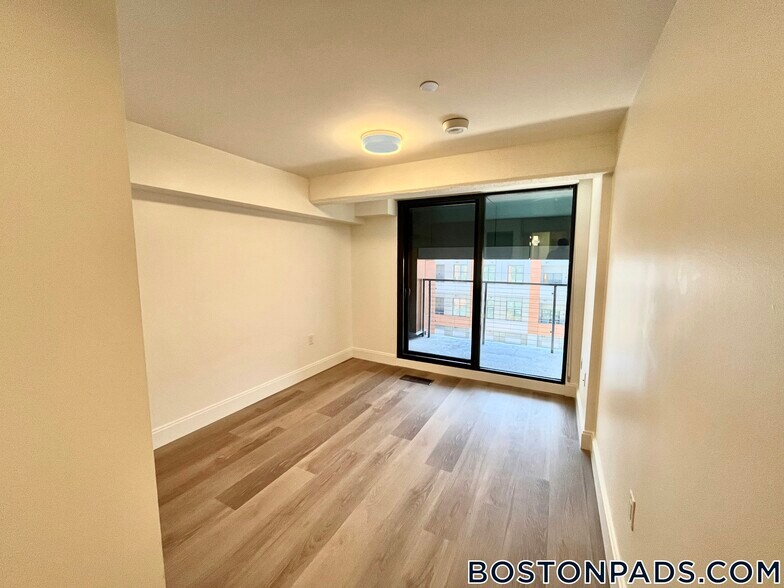 Building Photo - 1079 Commonwealth Ave