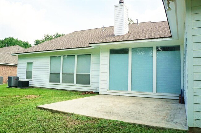 Building Photo - 2429 Chantilly Ln
