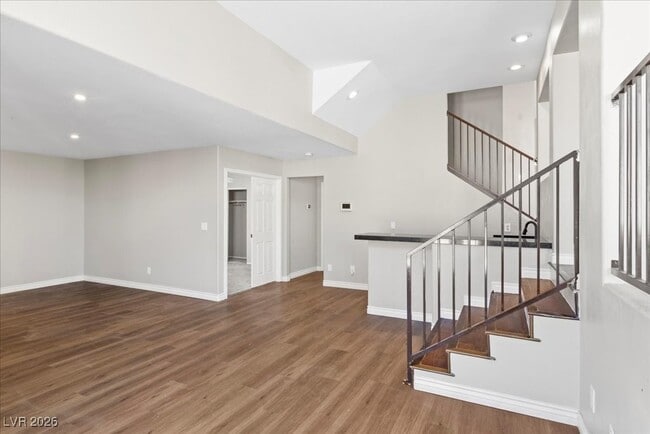 Building Photo - 2842 Via Florentine St