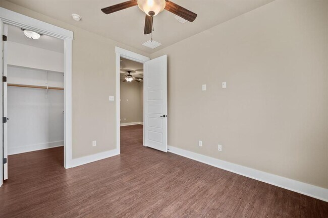 Building Photo - 1704 Cedar Bend Dr
