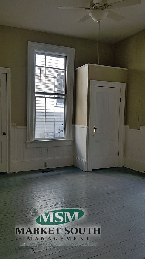 Building Photo - 308 E Waldburg St